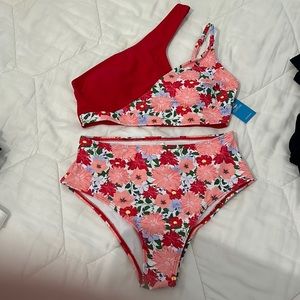 Women’s Cupshe Red Floral Bikini Size Small NWT
